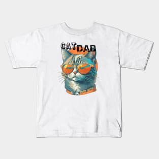 vintage cat dad , a charismatic cat wearing sunglasses Kids T-Shirt